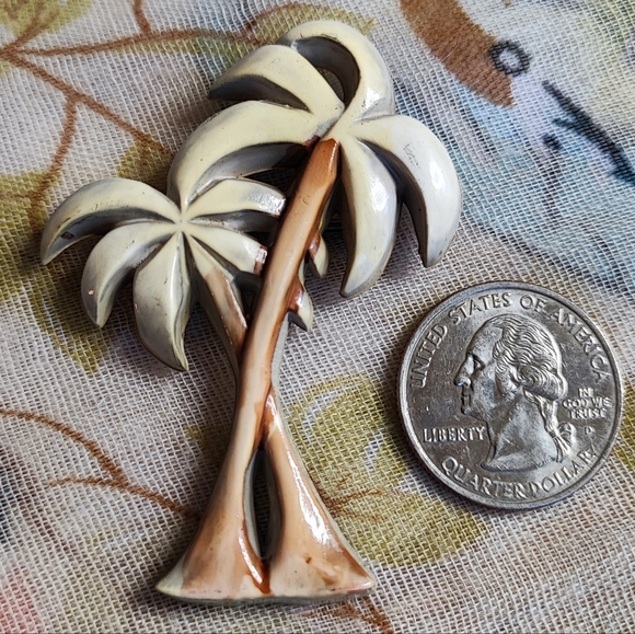 Vintage Early Plastic Dual Palm Trees Tropical Vibe Light Weight Painted Brooch - Picture 2 of 7
